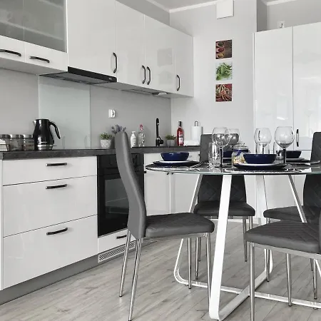 Komfortowy Z Balkonem 'platany' Колобжег